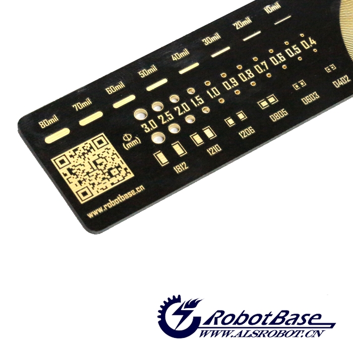 PCB直尺除了測量毫米和英寸尺寸的基本功能，它還集成了用于PCB設計的量角儀、器件、IC引腳間距對照表、電阻電容貼片封裝、常用的鉆孔直徑參考、線寬尺寸參考等功能。